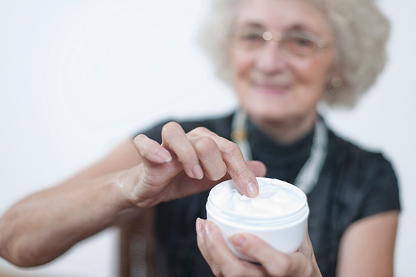 Menopause And Itchy Skin Good Treatments For Dry Skin During Menopause Menopause And Itchy Skin Good Treatments For Dry Skin During Menopause
